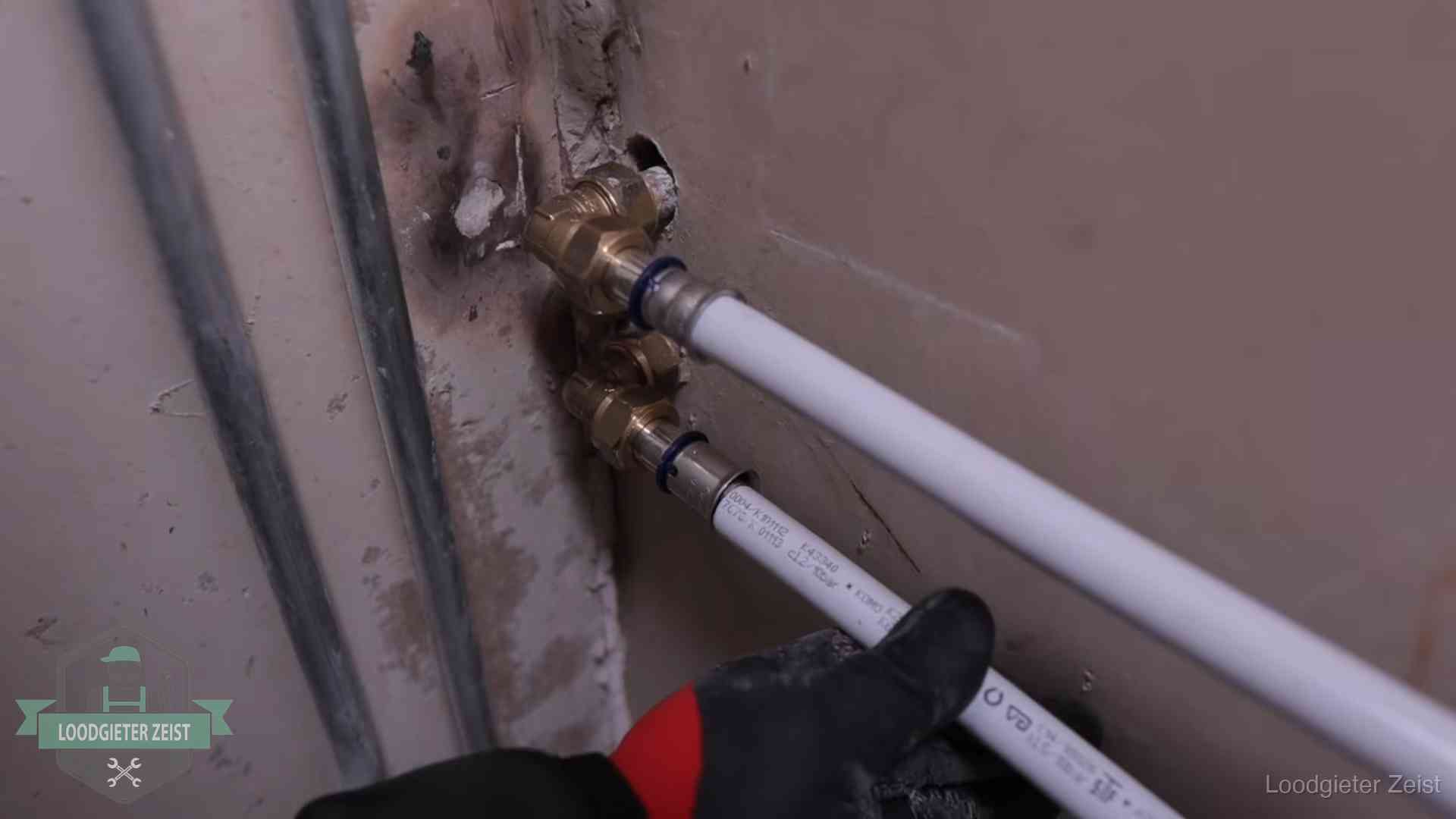 Kwaliteitsnormen voor loodgieterswerk in Zeist Meerlagenbuizen met keurmerk en rvs persfittingen op muuraansluitingen in Zeist