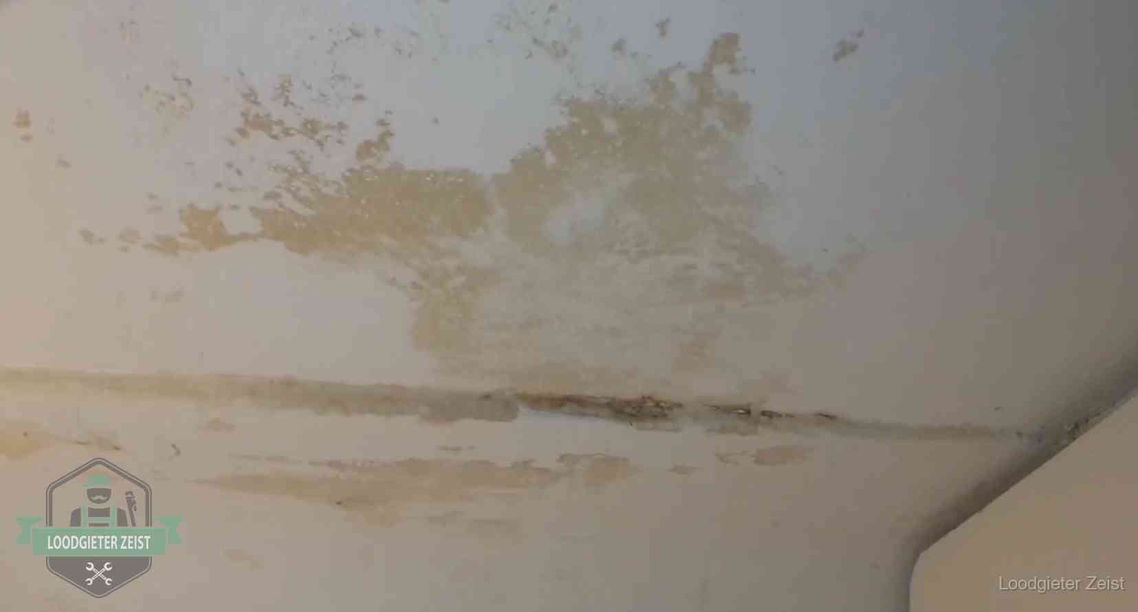 Watervlekken op een plafond in Zeist, schade die je bij de verzekering meldt